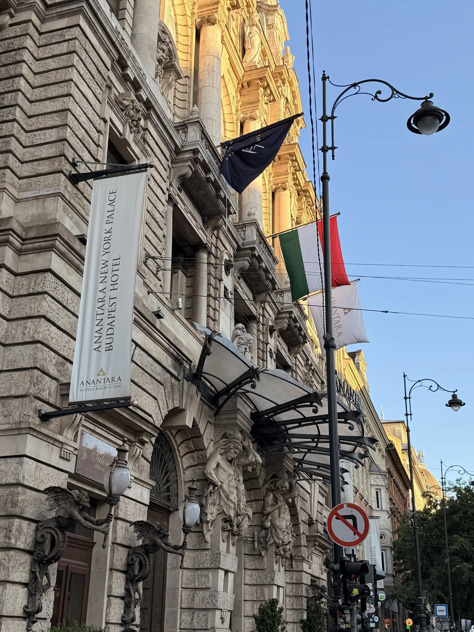 Fassade des New York Palace in Budapest